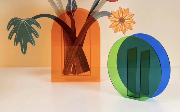 上海亞克力化妝品展示架定制 | 美妝柜臺亞克力展示架制作，防塵透光，提升檔次